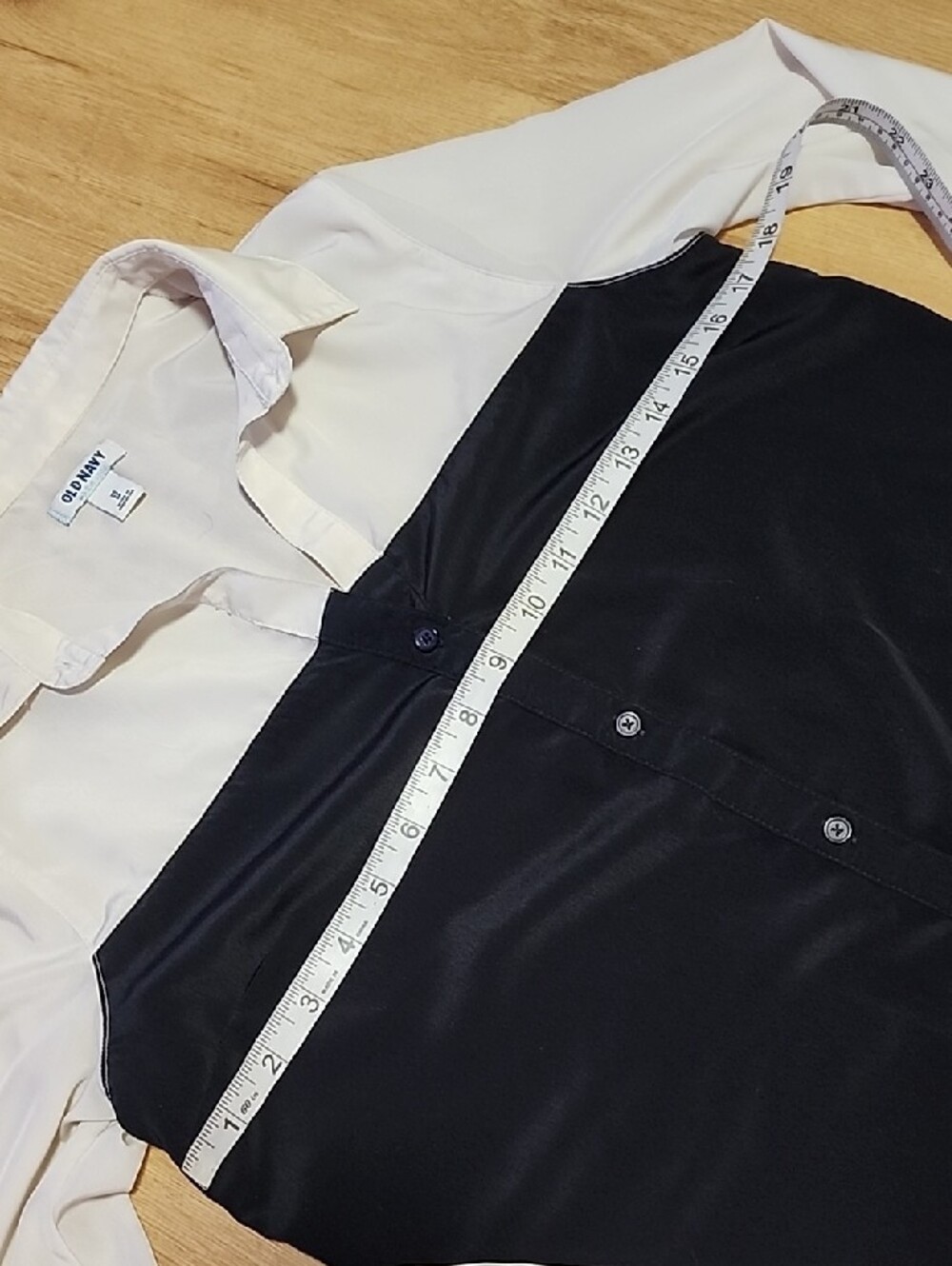 Old Navy White Collared Shirt with Label Detail - Picture 4 of 5